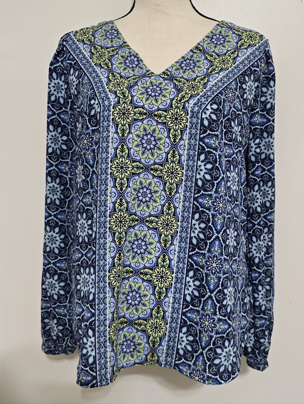 BELLE BOHO by kim gravel size Small Long Sleeve V Neck Paisley Blouse Blue